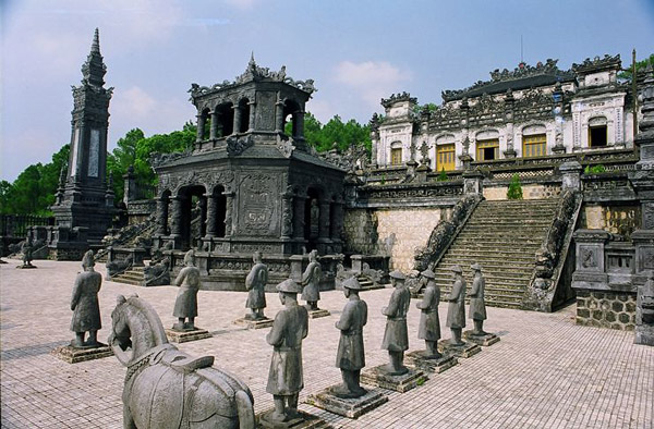 lang-khai-dinh-hue